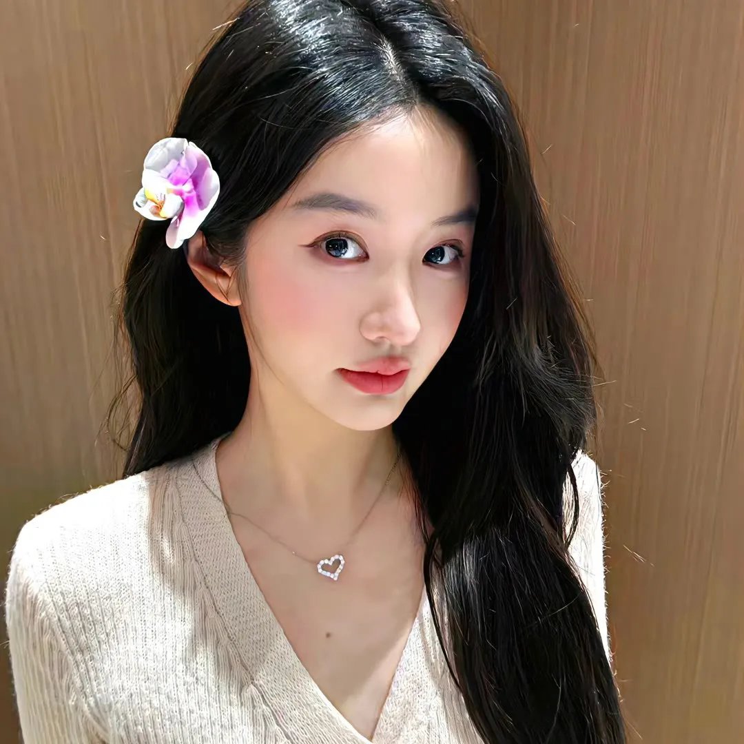 追梦的黎族女娃娃